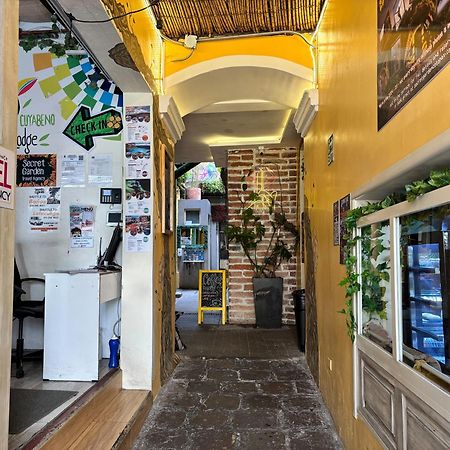 The Secret Garden Hostel Кито Екстериор снимка