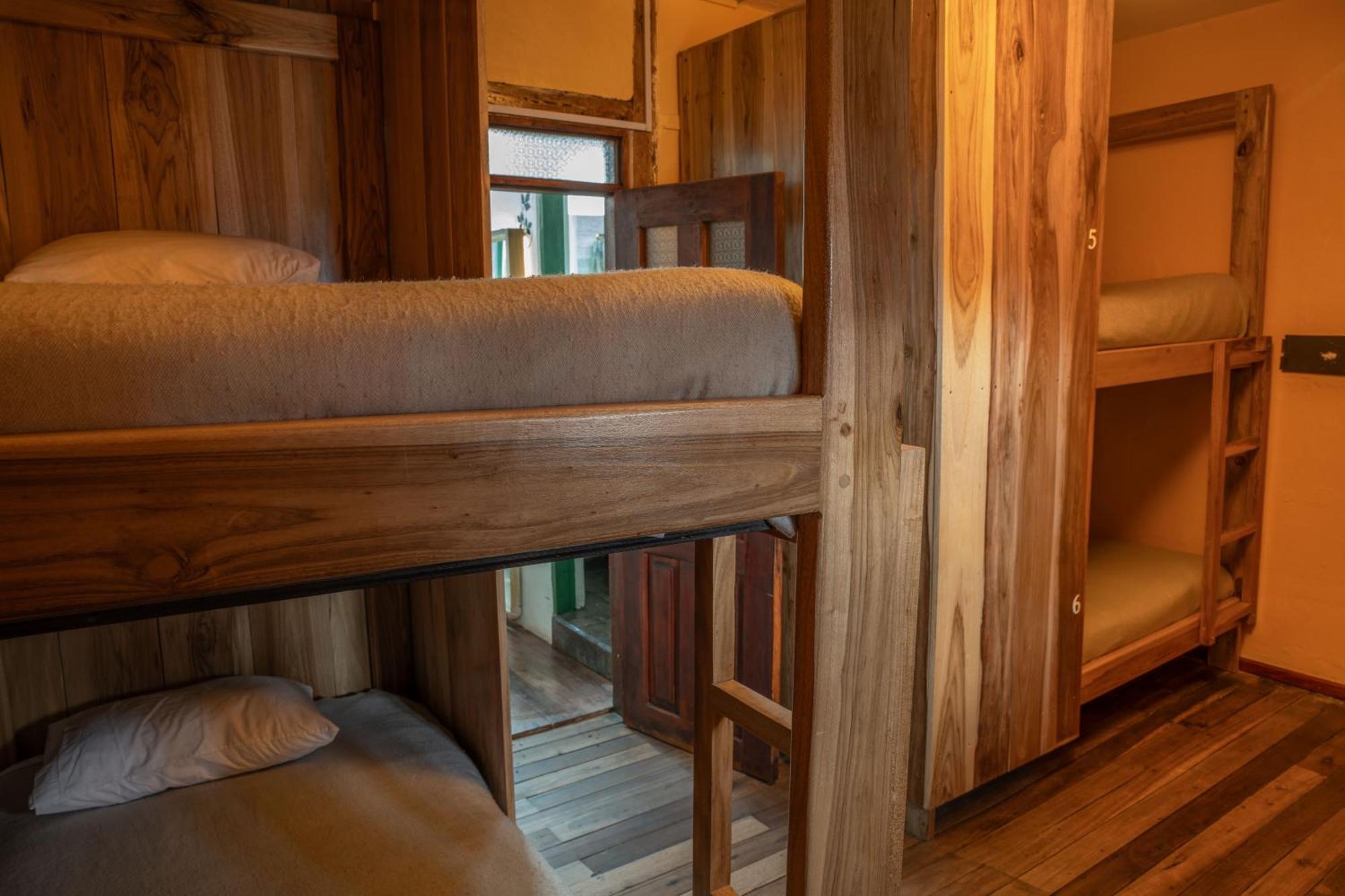 The Secret Garden Hostel Кито Екстериор снимка