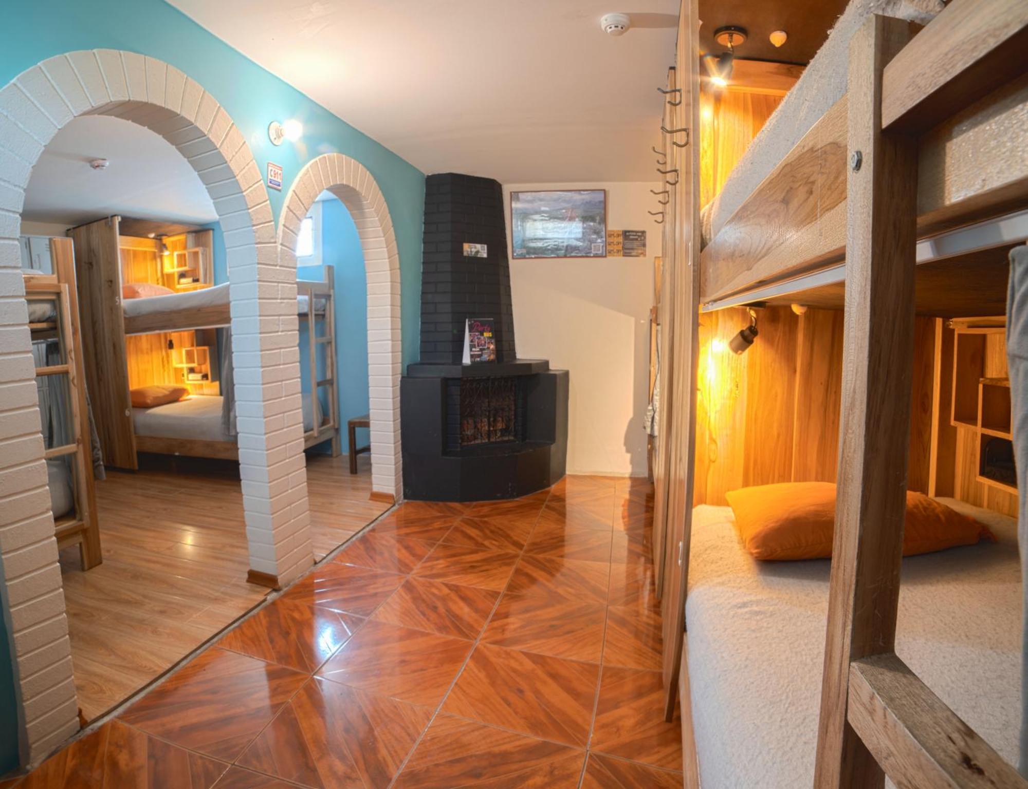The Secret Garden Hostel Кито Екстериор снимка