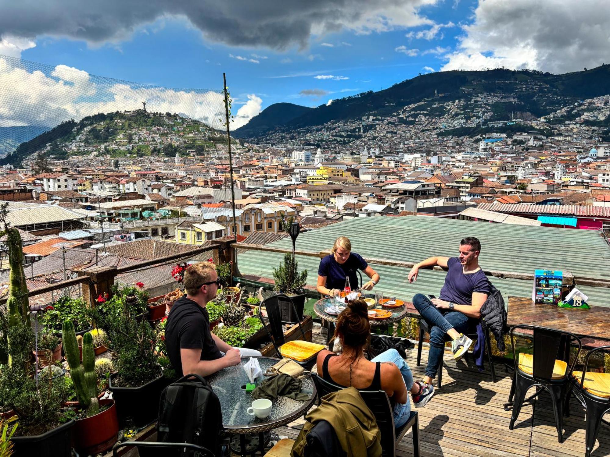 The Secret Garden Hostel Кито Екстериор снимка