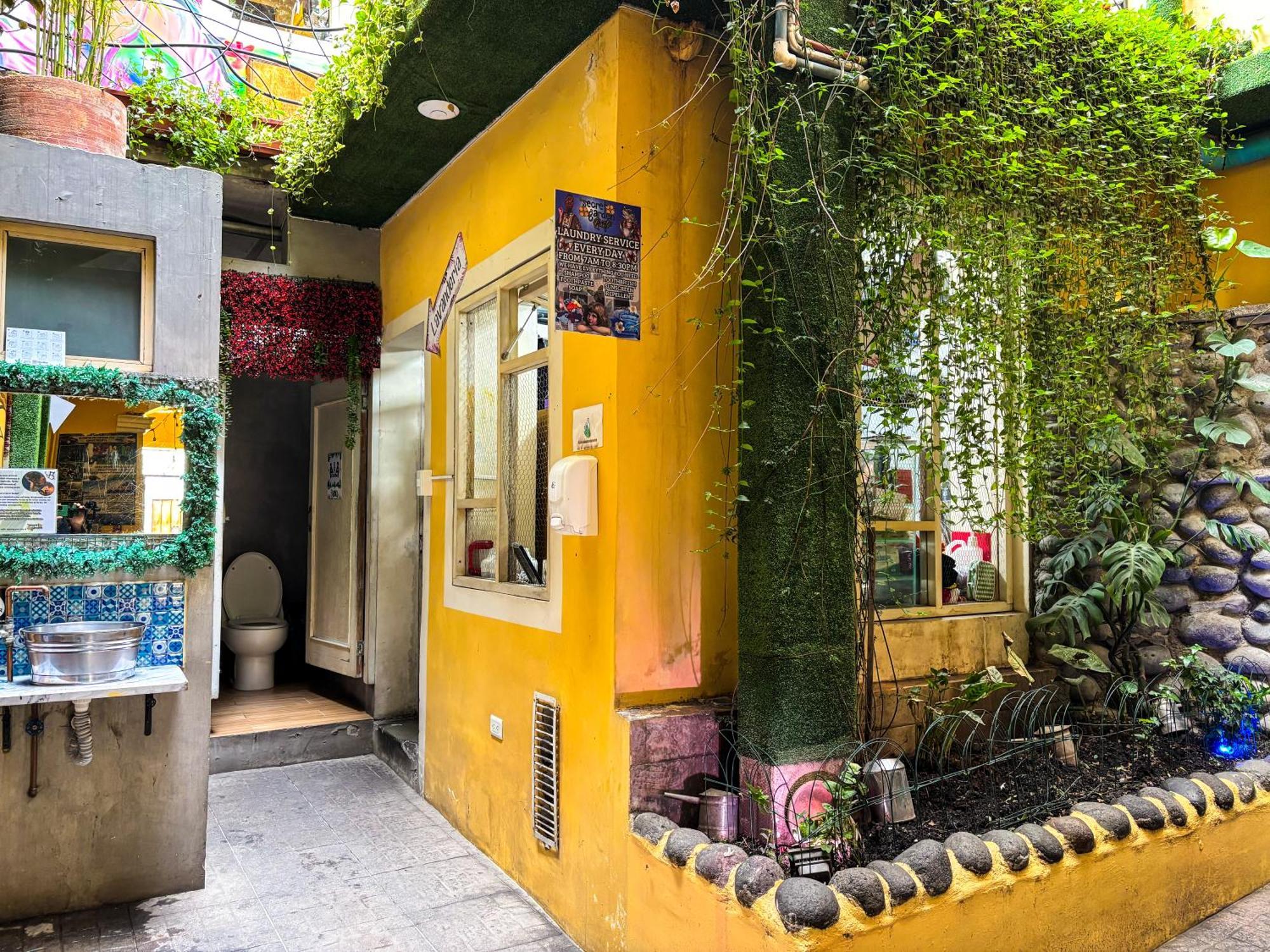 The Secret Garden Hostel Кито Екстериор снимка