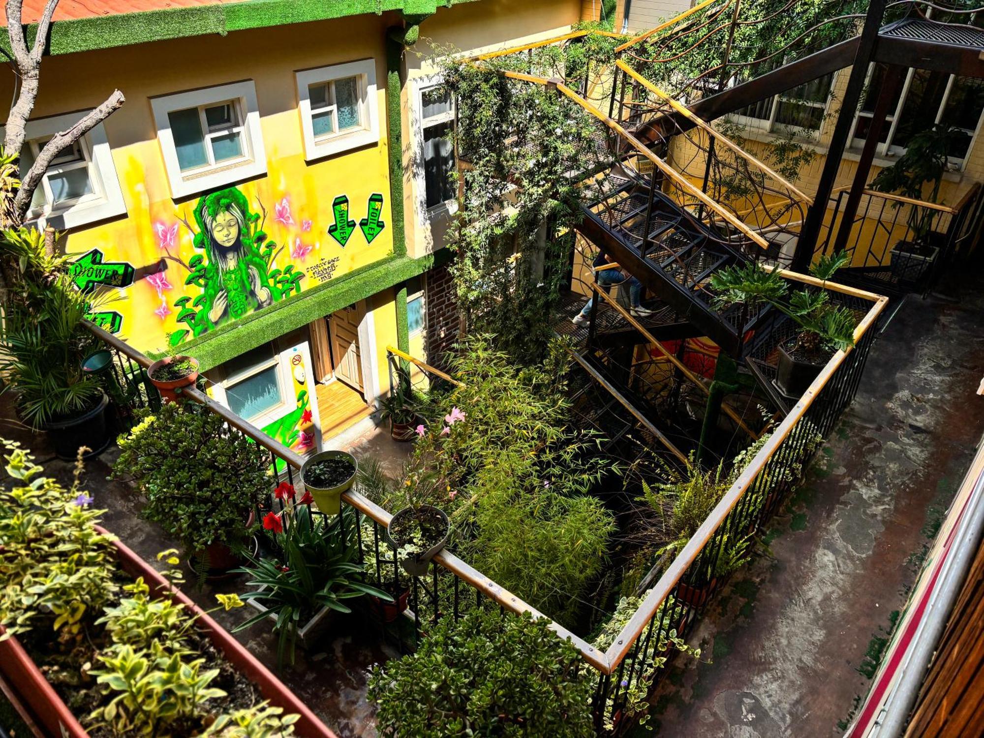 The Secret Garden Hostel Кито Екстериор снимка