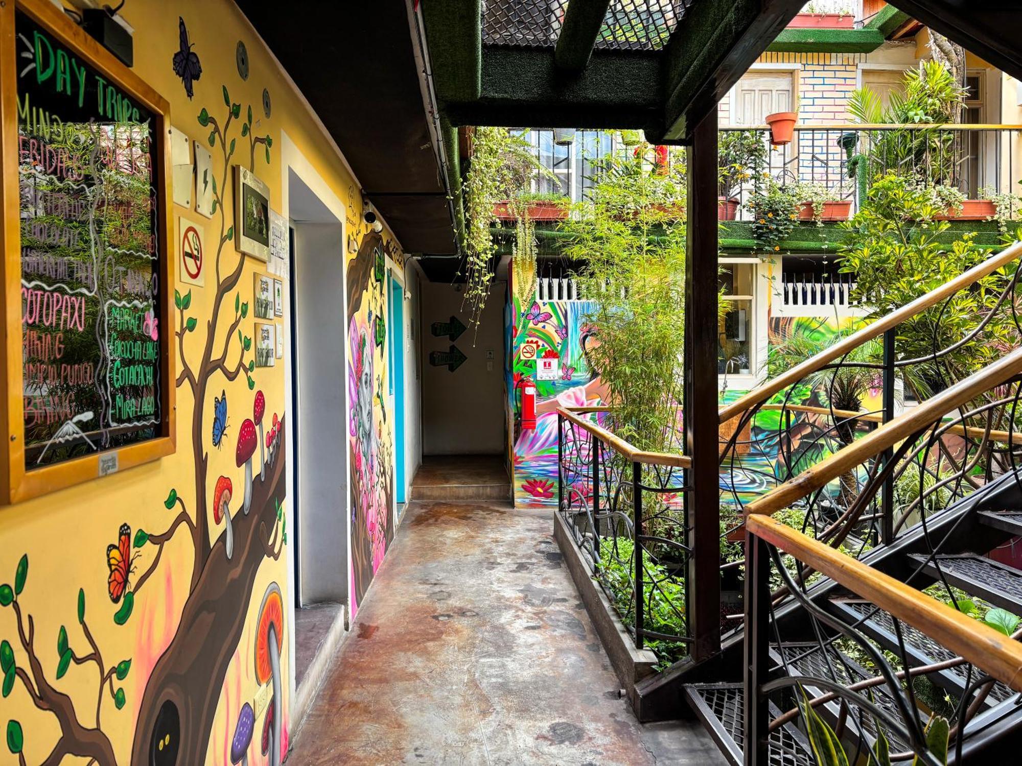 The Secret Garden Hostel Кито Екстериор снимка
