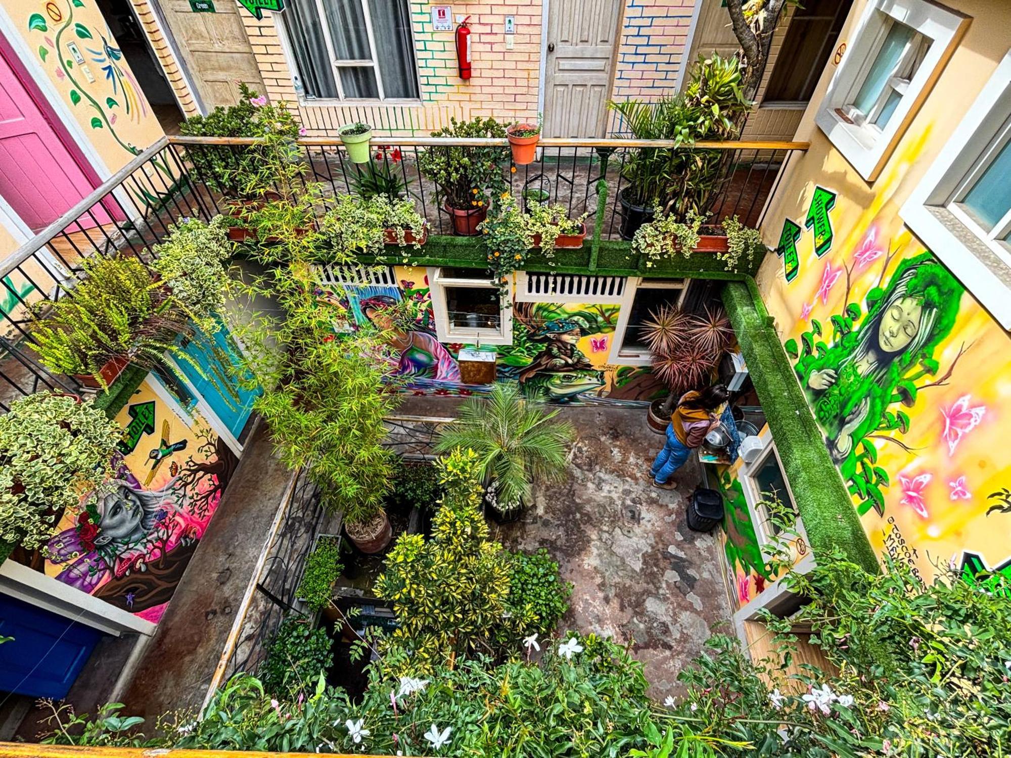 The Secret Garden Hostel Кито Екстериор снимка
