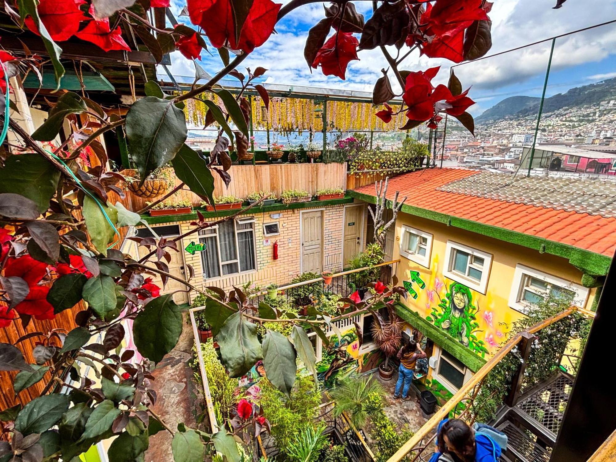 The Secret Garden Hostel Кито Екстериор снимка