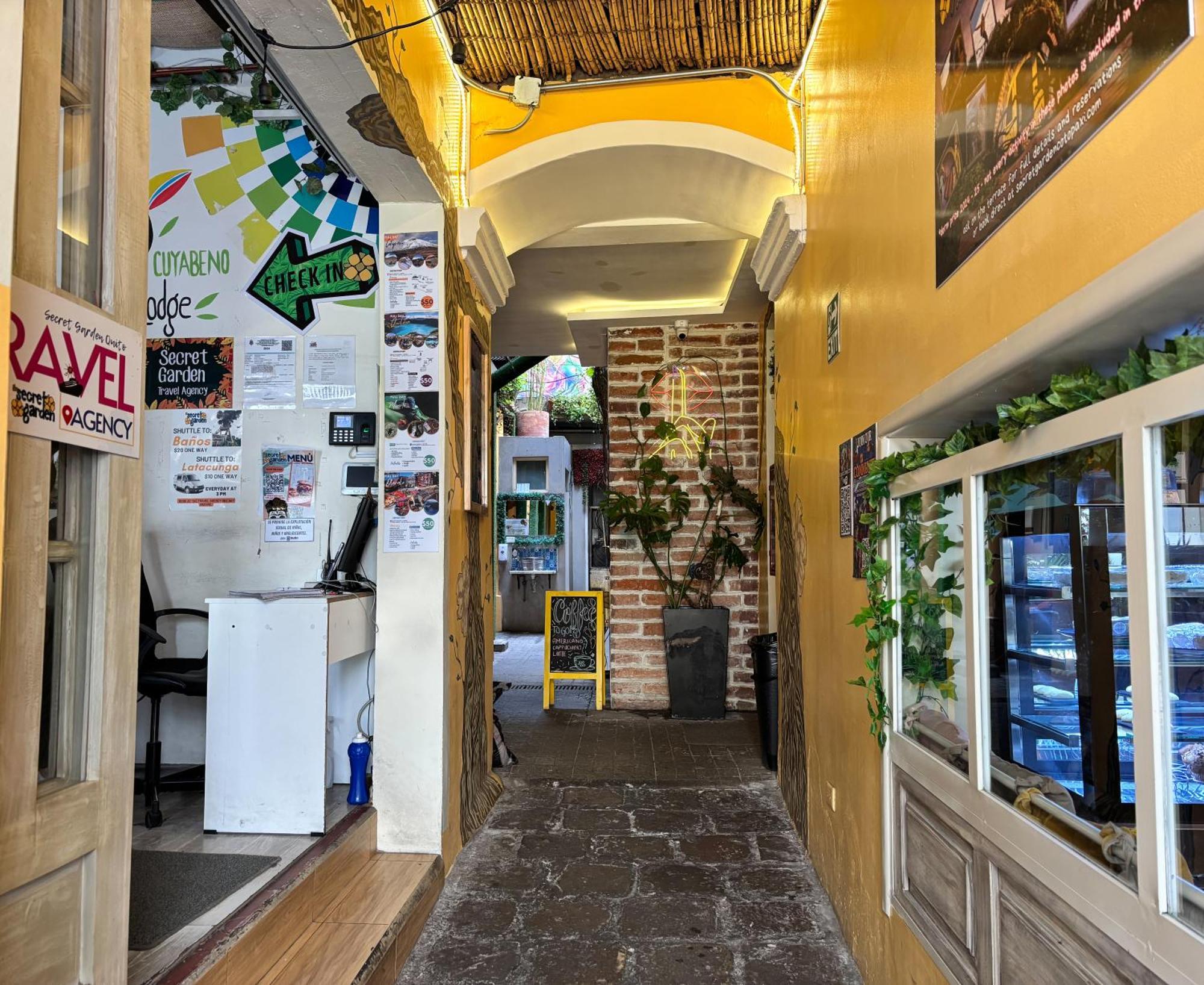 The Secret Garden Hostel Кито Екстериор снимка
