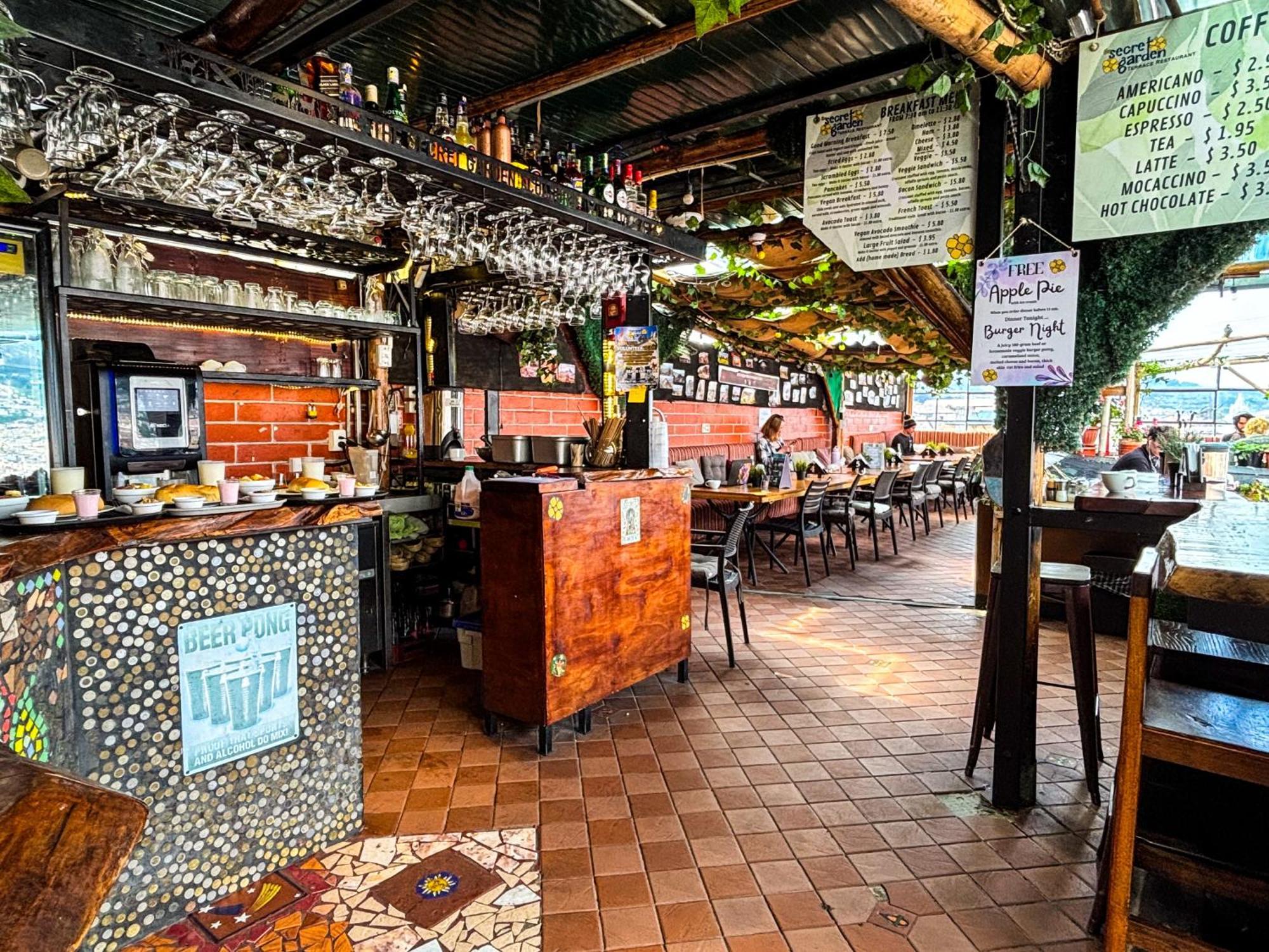 The Secret Garden Hostel Кито Екстериор снимка